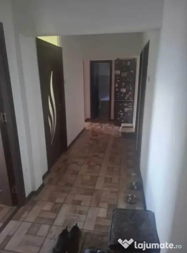 Apartament 3 camere, decomandate - zona Astra