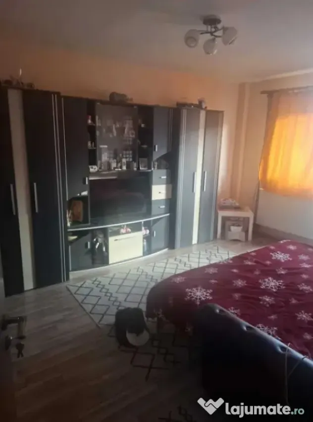 Apartament 3 camere, decomandate - zona Astra