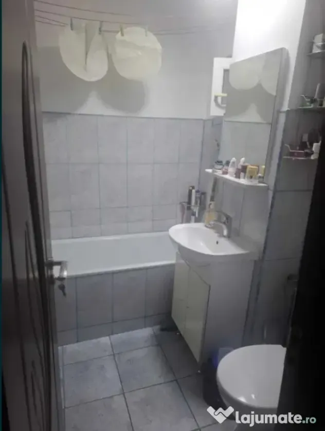Apartament 3 camere, decomandate - zona Astra