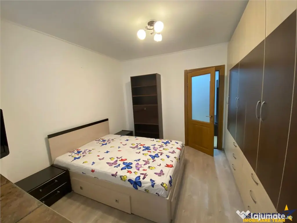 Decomandat, loc parcare,pivnita, zona Grivitei, Brasov.