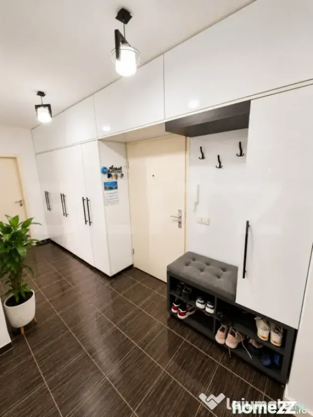 Apartament cu 3 camere, 2 băi, deosebit în Avantgarden Bar - Brasov (Brasov)