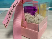 Cutie cadou „Best Wishes” cu trandafir de săpun si licheni