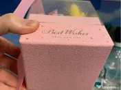 Cutie cadou „Best Wishes” cu trandafir de săpun si licheni