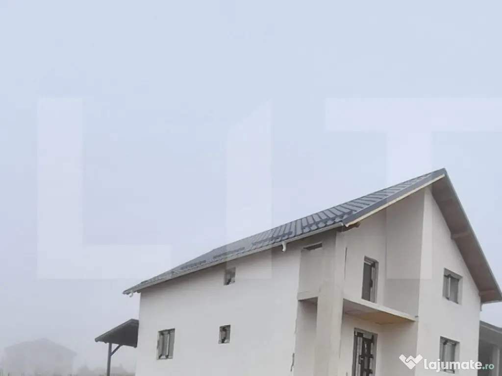 Casă la roșu cu vedere superbă la lac – Zona Lebăda