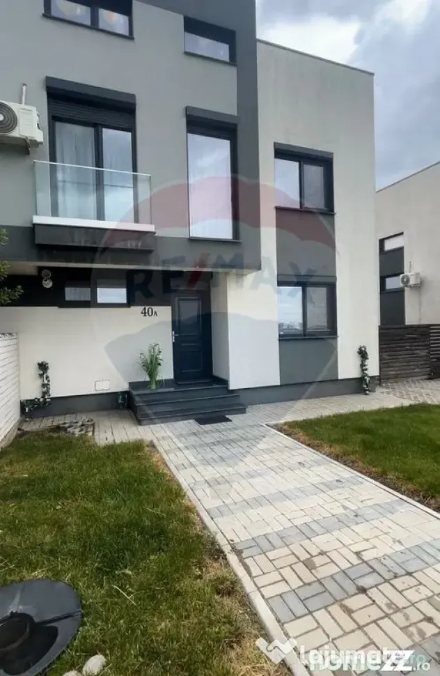 Vilă cu 4 camere, mobilată și utilată, de vânzare î...
