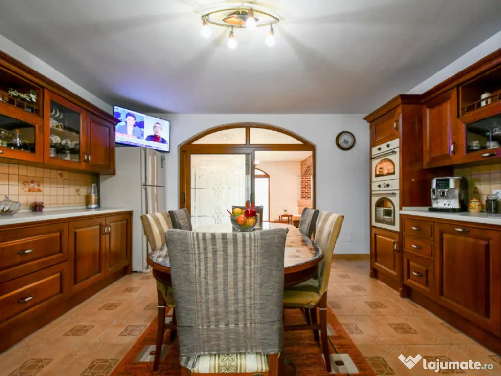 Vila independenta energetic cu teren 427mp pe colt COMISION