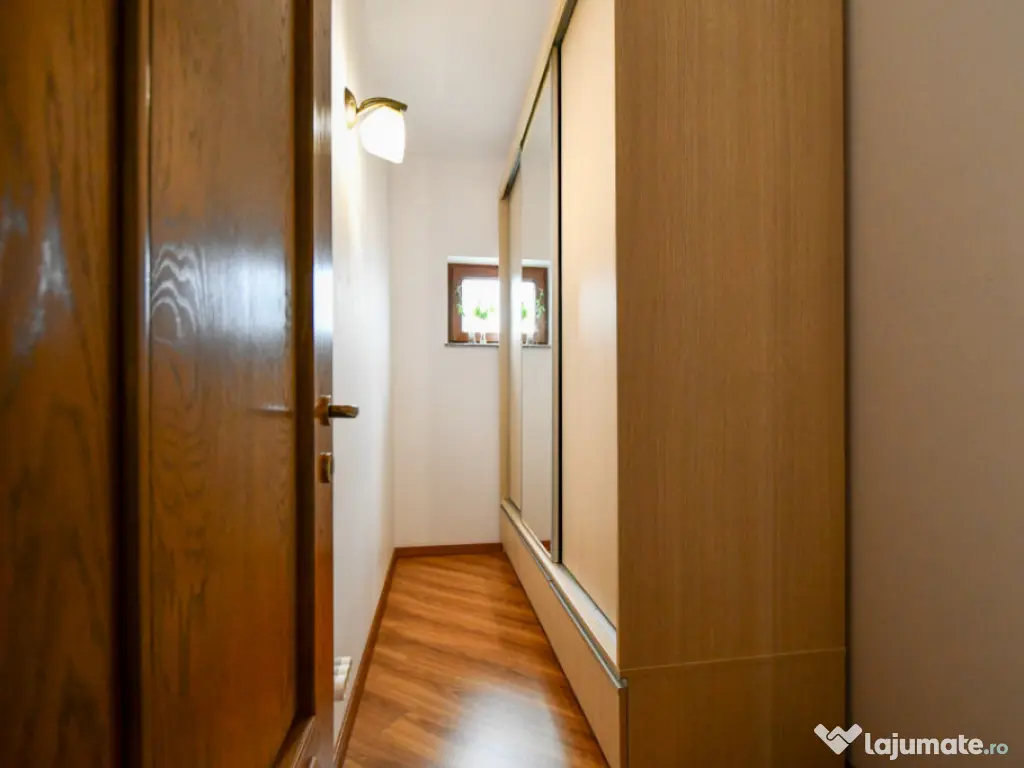 Vila independenta energetic cu teren 427mp pe colt COMISION