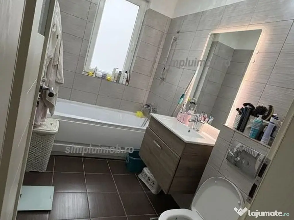 Decomandat Modern Apartament cu Balcon Spatios