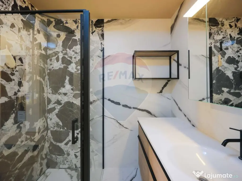 Apartament/Penthouse de Închiriat cu 3 Dormitoare și Te...