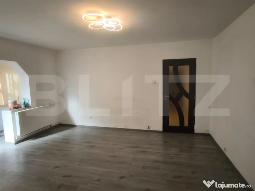 Spatiu comercial, 56 mp, parter, stradal, zona Craiovita-Ele