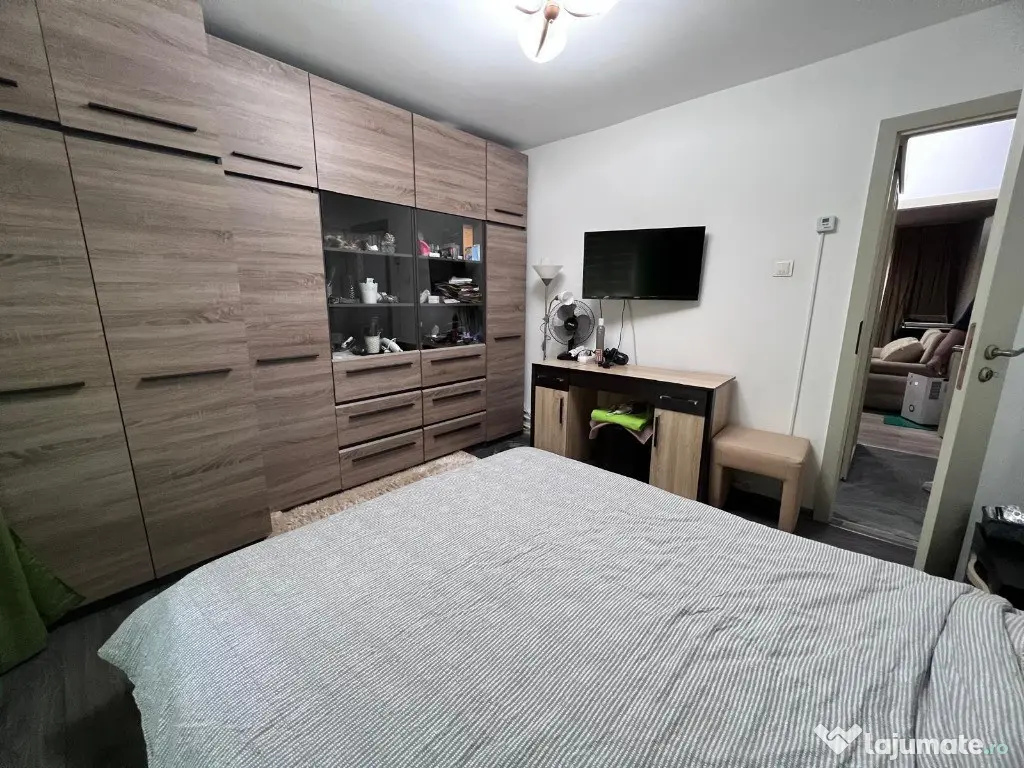 Apartament 2 camere,decomandat,zona Lido-Casa de pensii