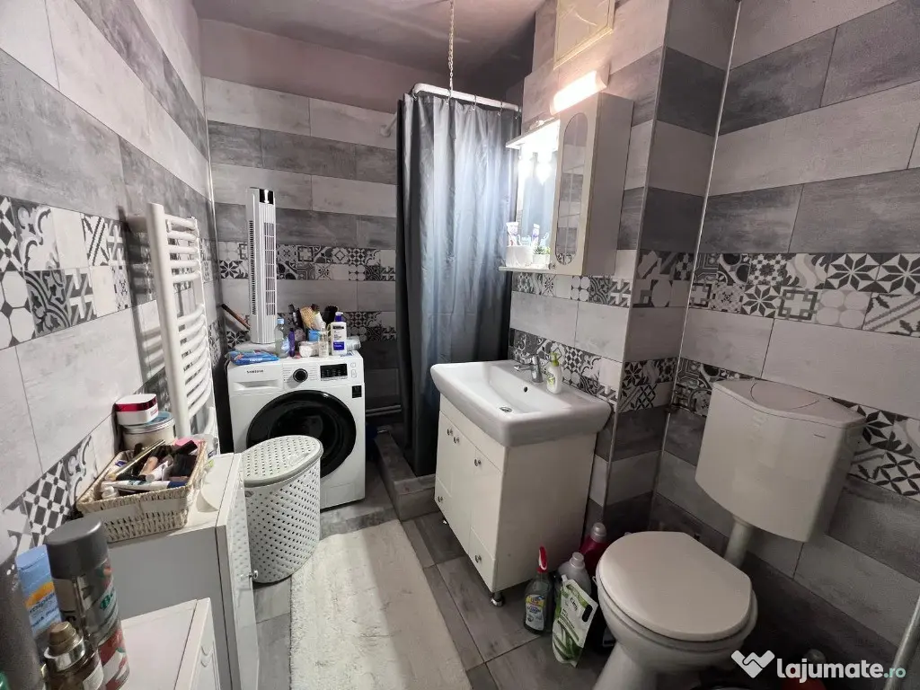 Apartament 2 camere,decomandat,zona Lido-Casa de pensii