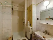 Apartament 4 camere cu centrala proprie, zona Aurel Vlaicu, 