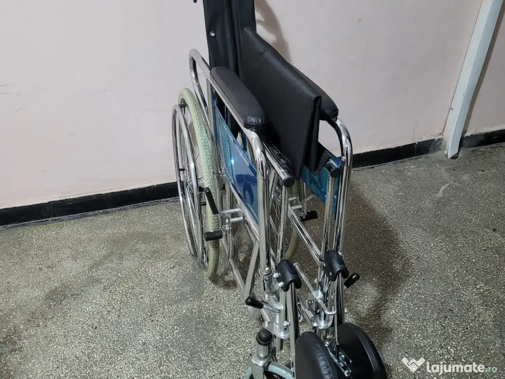Scaun rulant pntru persoane cu dizabilitati, cu spatar rabatabil