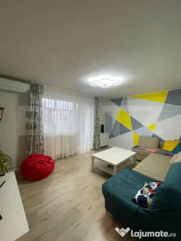 Apartament spațios de 4 camere, complet modernizat, la chei