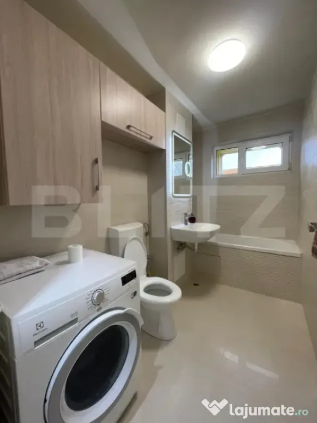 Apartament spațios de 4 camere, complet modernizat, la chei