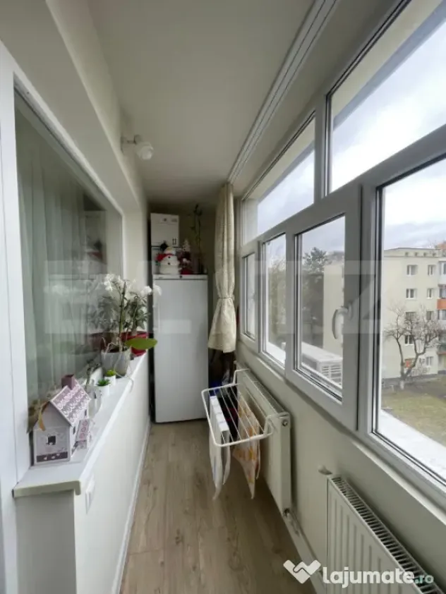 Apartament spațios de 4 camere, complet modernizat, la chei