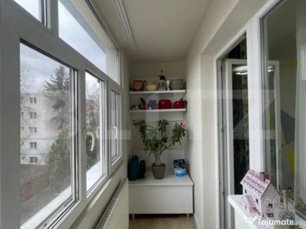 Apartament spațios de 4 camere, complet modernizat, la chei