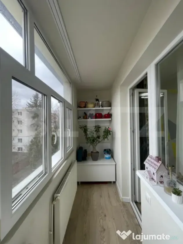 Apartament spațios de 4 camere, complet modernizat, la chei