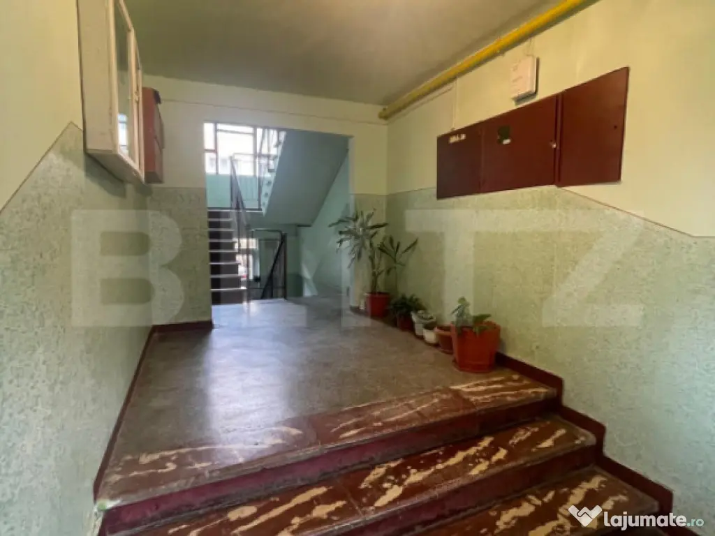 Apartament spațios de 4 camere, complet modernizat, la chei