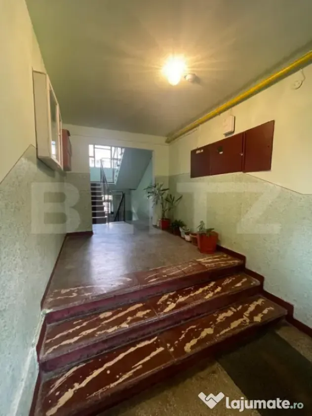 Apartament spațios de 4 camere, complet modernizat, la chei