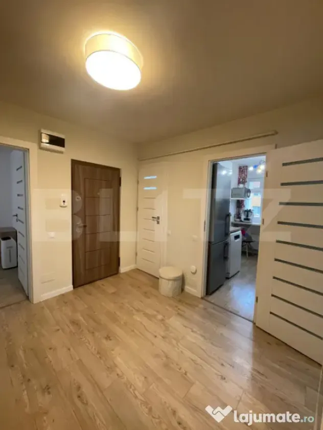 Apartament spațios de 4 camere, complet modernizat, la chei