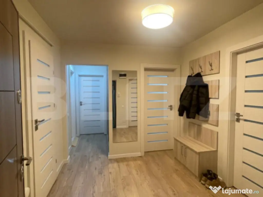 Apartament spațios de 4 camere, complet modernizat, la chei