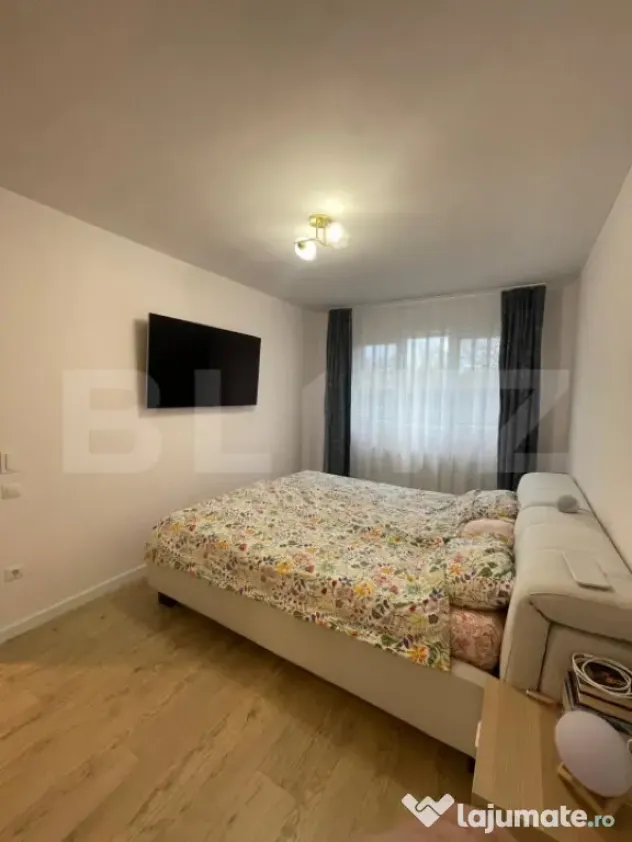 Apartament spațios de 4 camere, complet modernizat, la chei