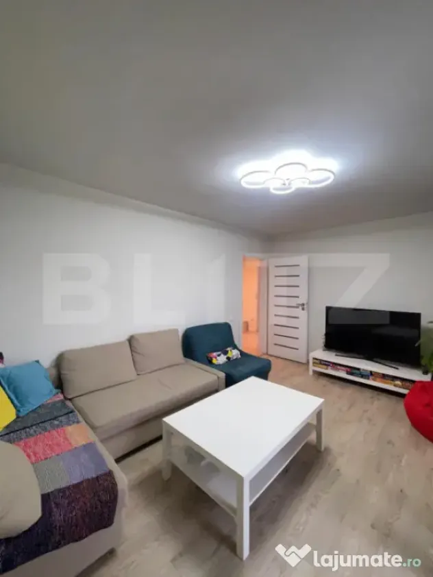 Apartament spațios de 4 camere, complet modernizat, la chei