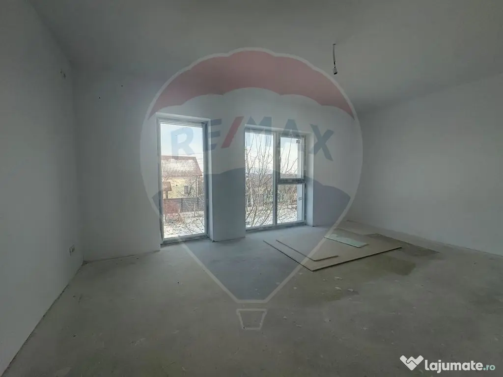 Casă / Vilă cu 4 camere de vânzare Sabareni