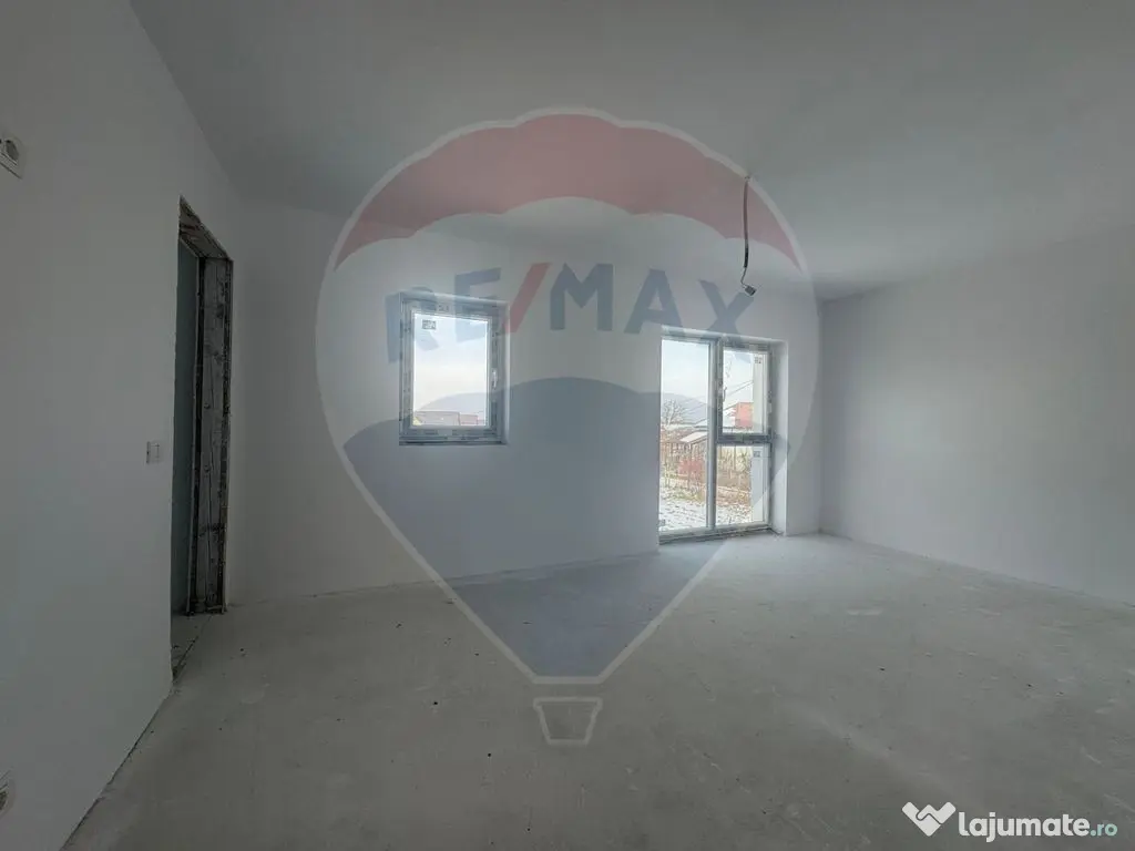 Casă / Vilă cu 4 camere de vânzare Sabareni