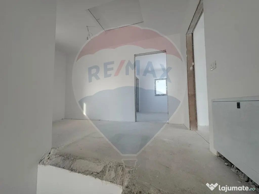 Casă / Vilă cu 4 camere de vânzare Sabareni