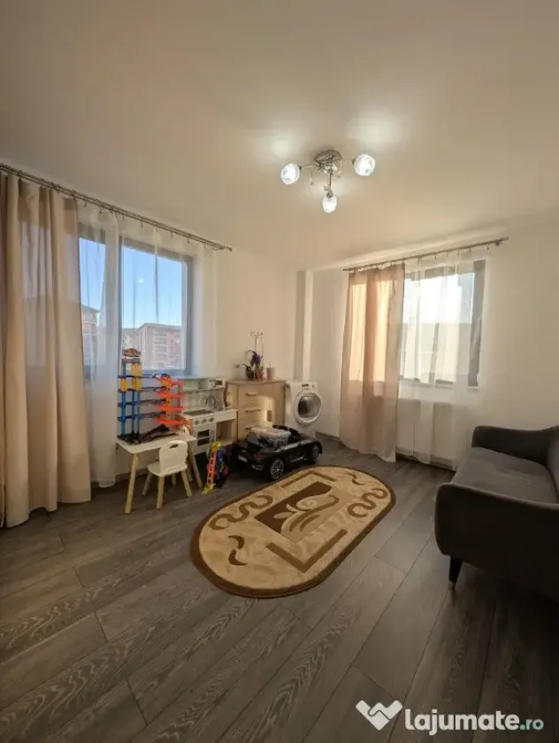 3 camere mobilat și utilat, debara, 2 balcoane - Florești zona PANEMAR