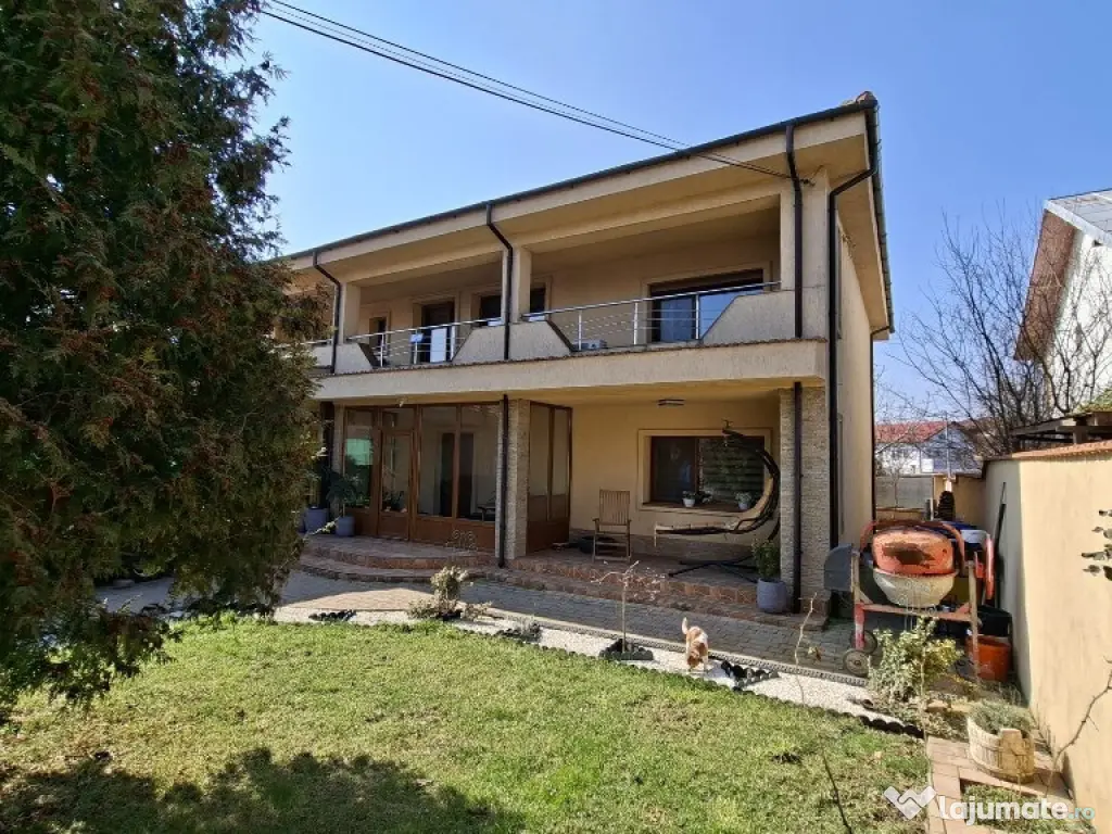 Vila P+1E de vanzare in localitatea Eforie Nord, zona de vile