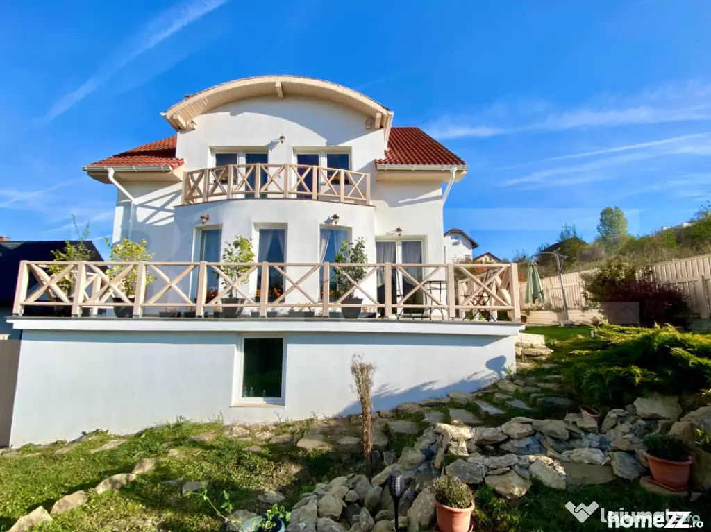 Vilă Premium în Borhanci – 270 mp Utili , 7 Camere, priv