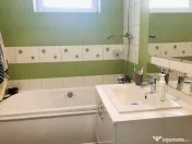 Apartament 3 camere, etaj 2, balcon, parcare Floresti zona Stadion 