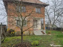 Casa la rosu 91 mp utili, 976 mp teren, in Luna, langa Campi