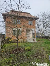 Casa la rosu 91 mp utili, 976 mp teren, in Luna, langa Campi