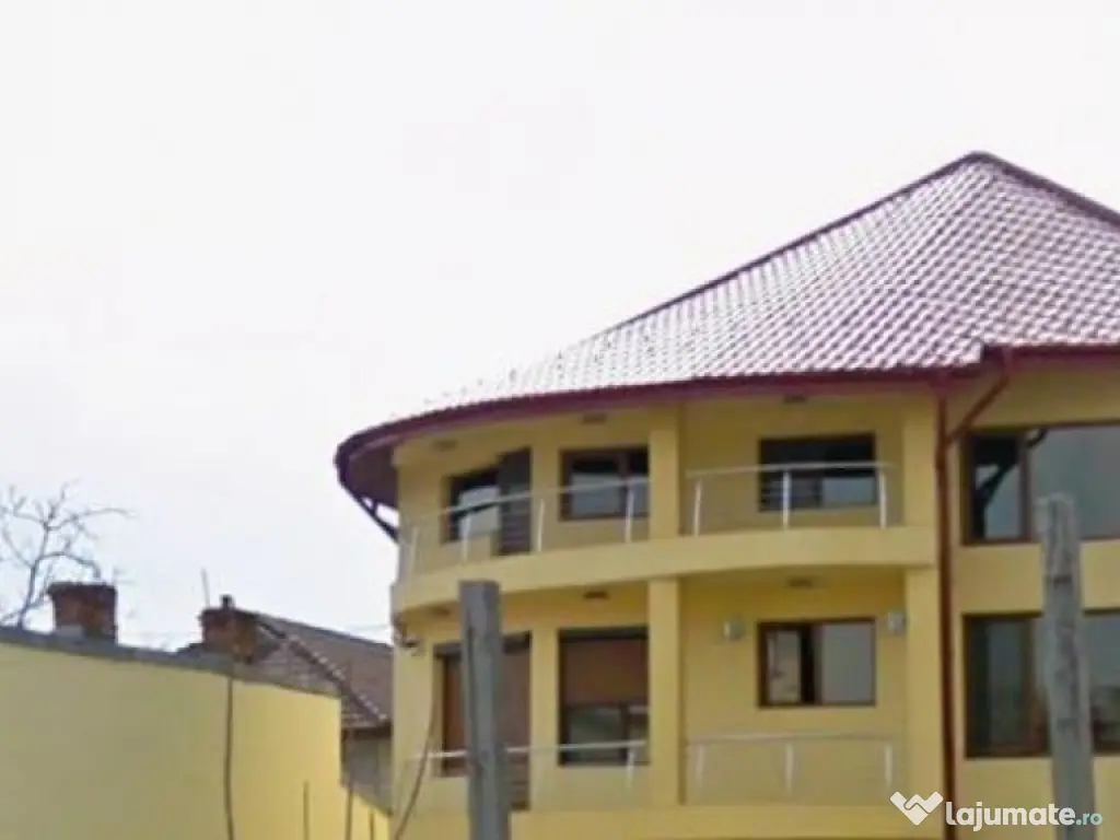 Cladire cu suprafata de 400 mp si parcare 350 mp