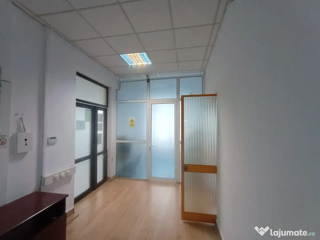 Cladire cu suprafata de 400 mp si parcare 350 mp