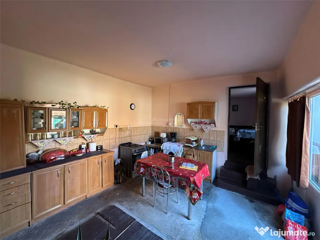 Casa Solida, pentru Familie extinsa, cu Gradina si Teren, D