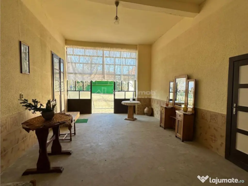 Casa Solida, pentru Familie extinsa, cu Gradina si Teren, D