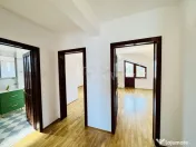 Vila 8 camere vis a vis de Piata Floreasca, garaj, curte pro 