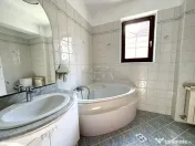 Vila 8 camere vis a vis de Piata Floreasca, garaj, curte pro 