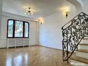 Vila 8 camere vis a vis de Piata Floreasca, garaj, curte pro 