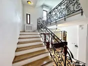 Vila 8 camere vis a vis de Piata Floreasca, garaj, curte pro 