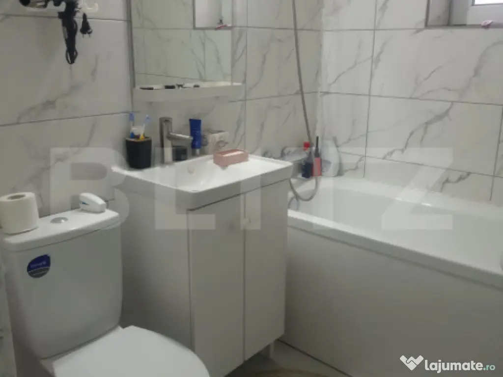 Apartament 3 camere, 72 mp, zonă centrală – Găești