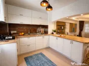 Apartament 3 camere situat în zona Peninsula – Cazino, mo 