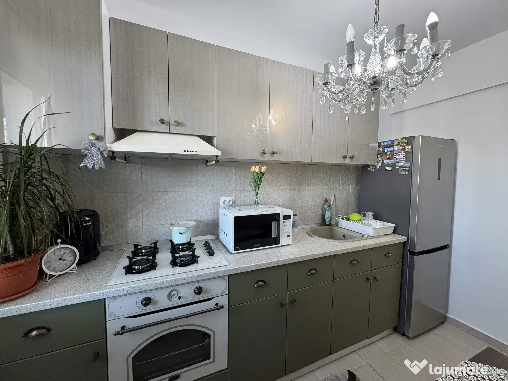 2 cam, etaj 2, 46 mp, decomandat, bloc nou, str. Recea, cu loc de parc