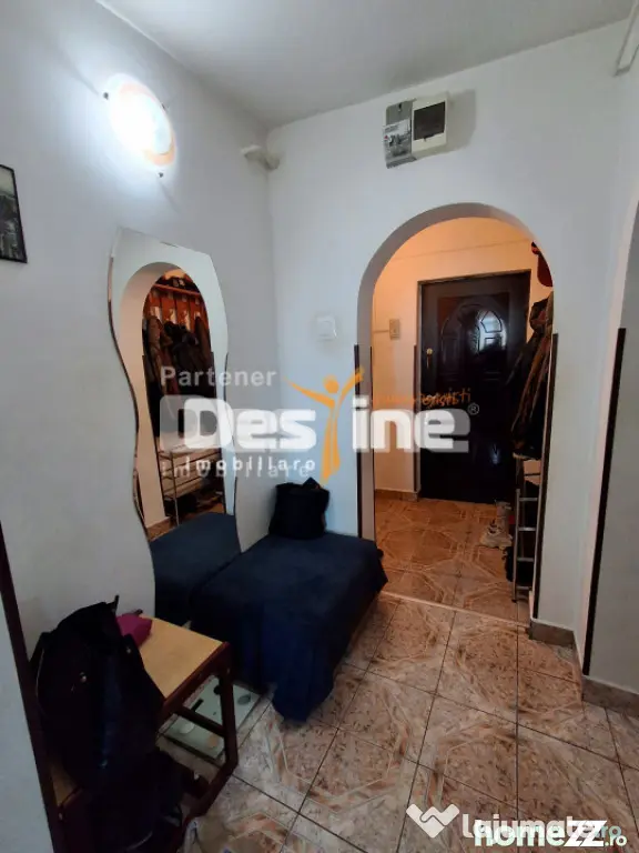 Apartament 3 camere, semidecomandat, Alexandru Cel Bun, 89.